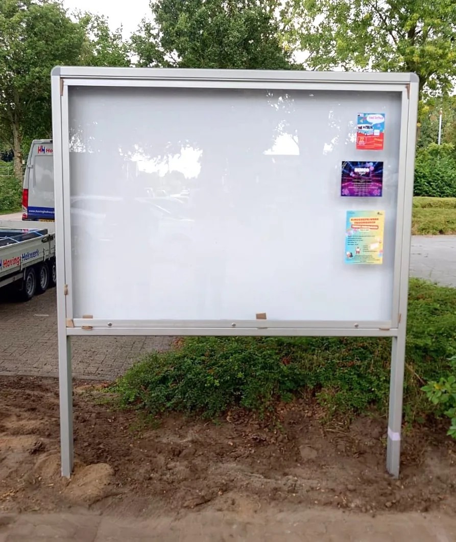 Informatiebord buiten kopen? Praktische kooptips 5 Informatiebord buiten geplaatst in gemeente Slochteren in openbare ruimte